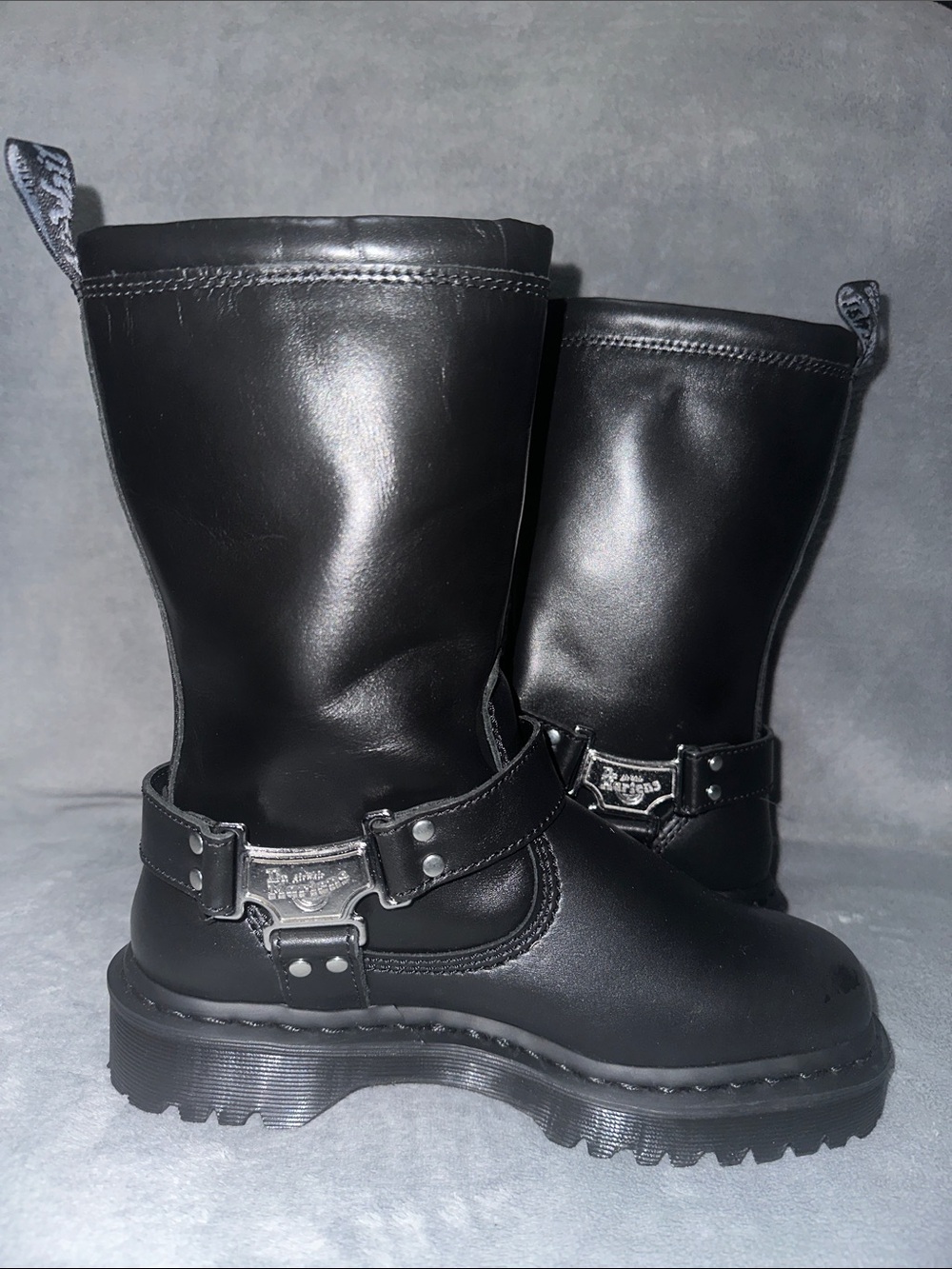 NWOB Dr. Martens Anistone Hi Leather Harness Biker Boots Women’s 9 Men’s 8 - Picture 8 of 12